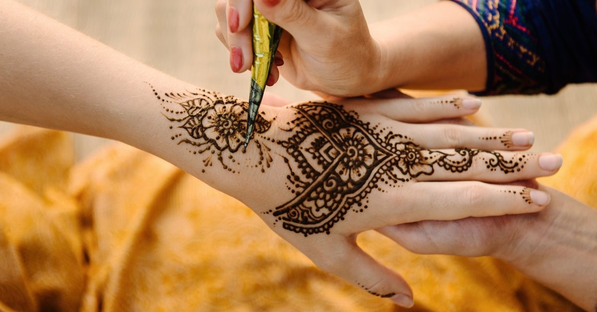 8 Elegant Glove Mehendi Designs for Hands